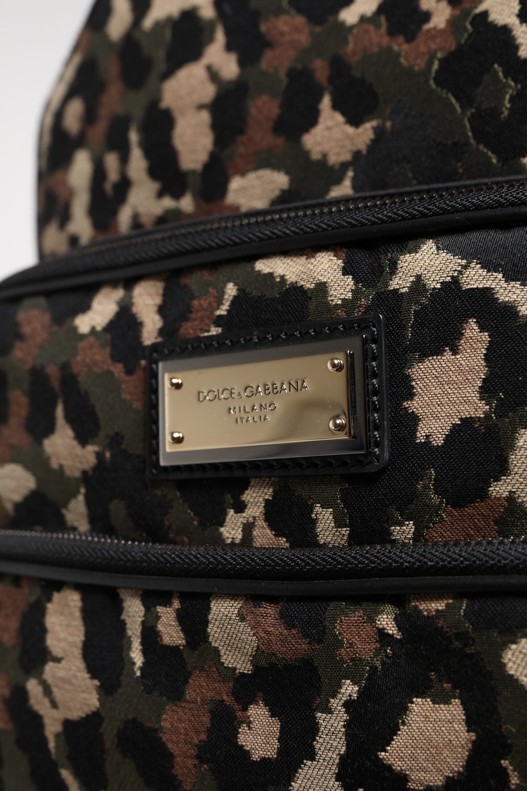Dolce &amp; Gabbana Rucsac pentru bărbați cu imprimeu leopard multicolor și logo DG Plaque