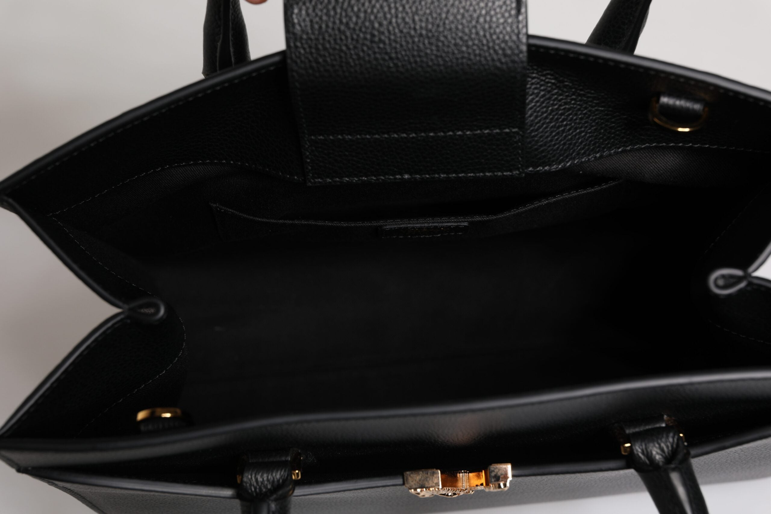 Geantă crossbody de umăr Versace din piele neagră, cu mâner superior