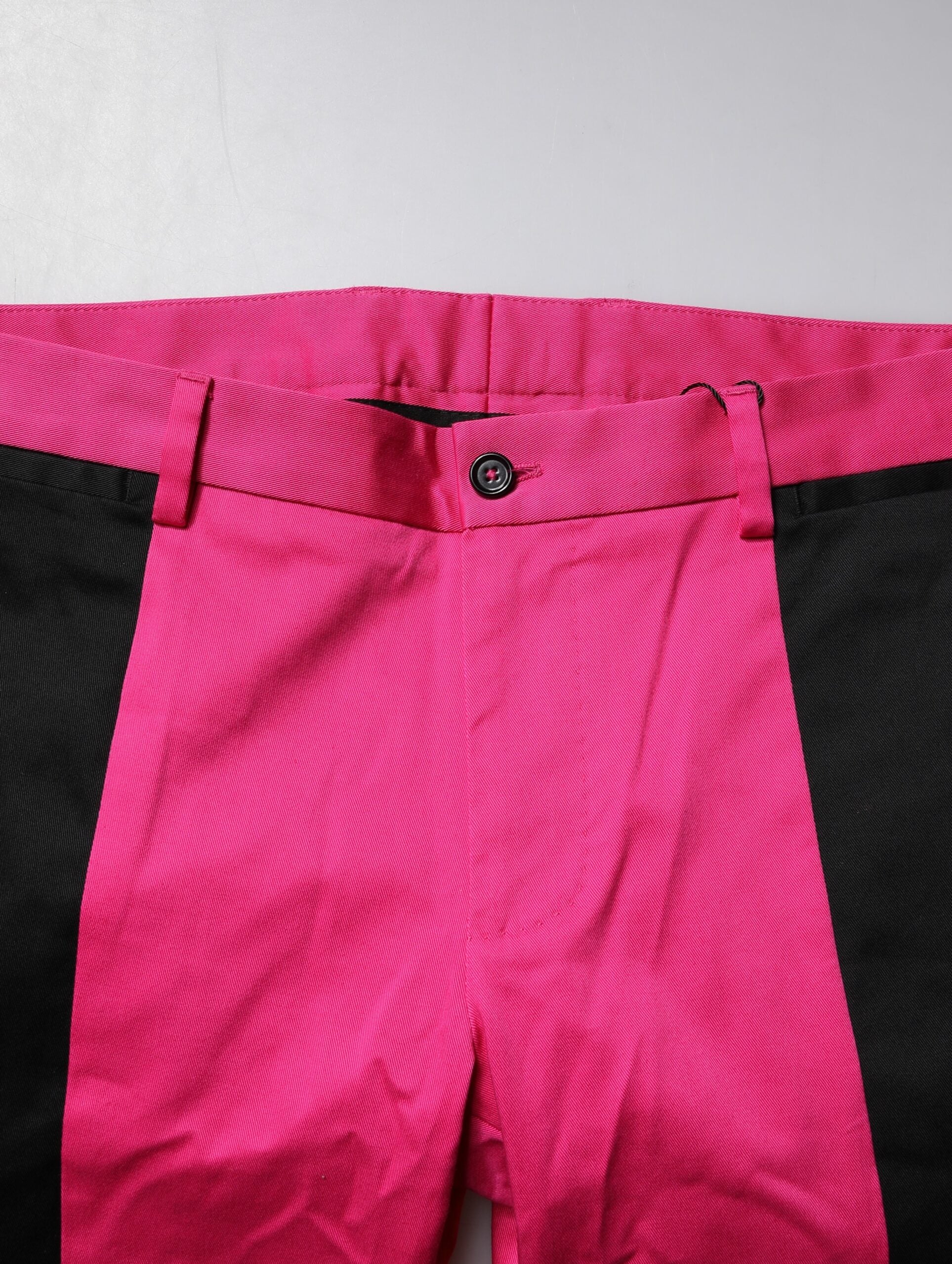 Dolce &amp; Gabbana – Slim Fit-Anzughose für Herren in Pink und Schwarz mit Streifen