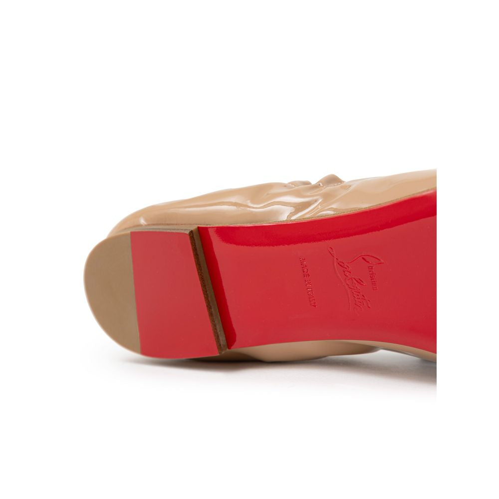 Pantofi Christian Louboutin bej din piele lăcuită