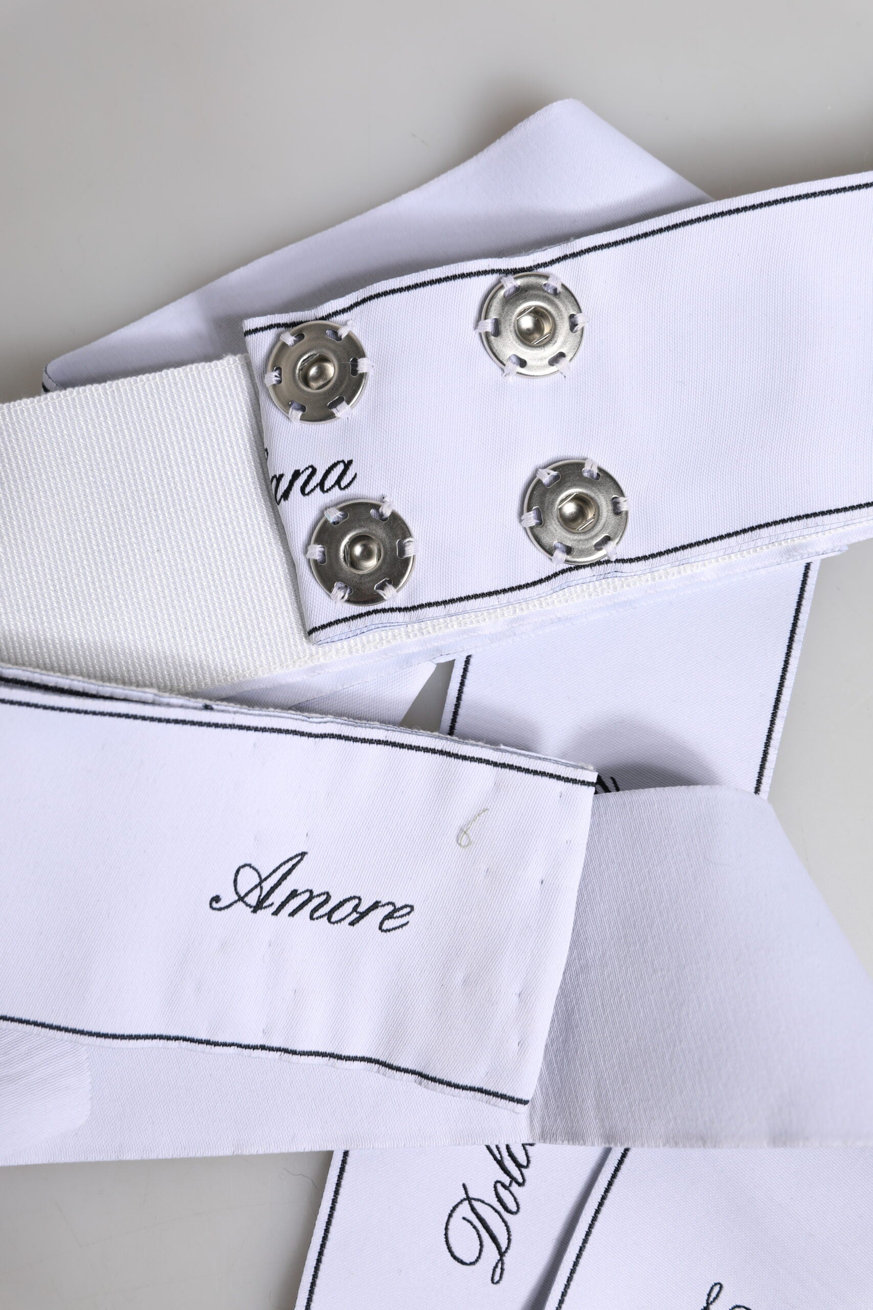 Dolce &amp; Gabbana Weißer Taillengürtel mit breiter Schleife und Logo
