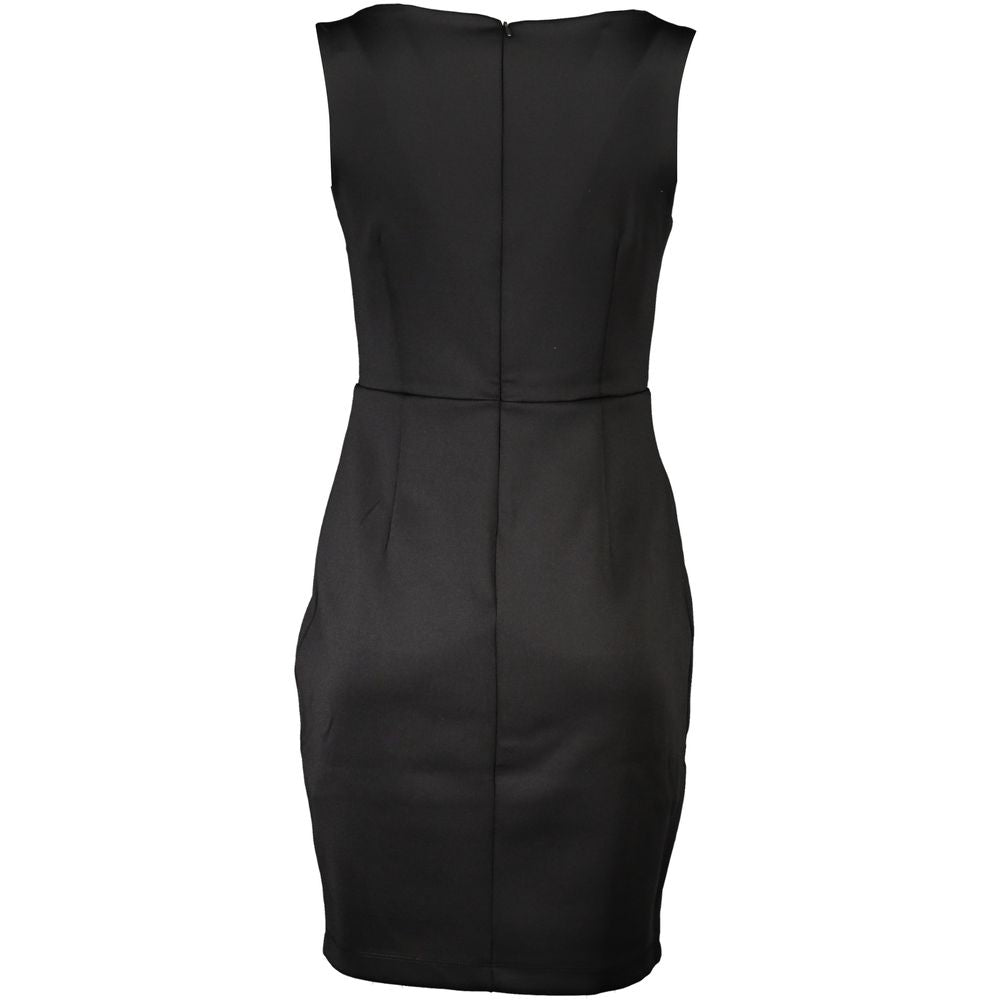 Rochie Guess Jeans Chic neagră cu detalii contrastante și decolteu larg