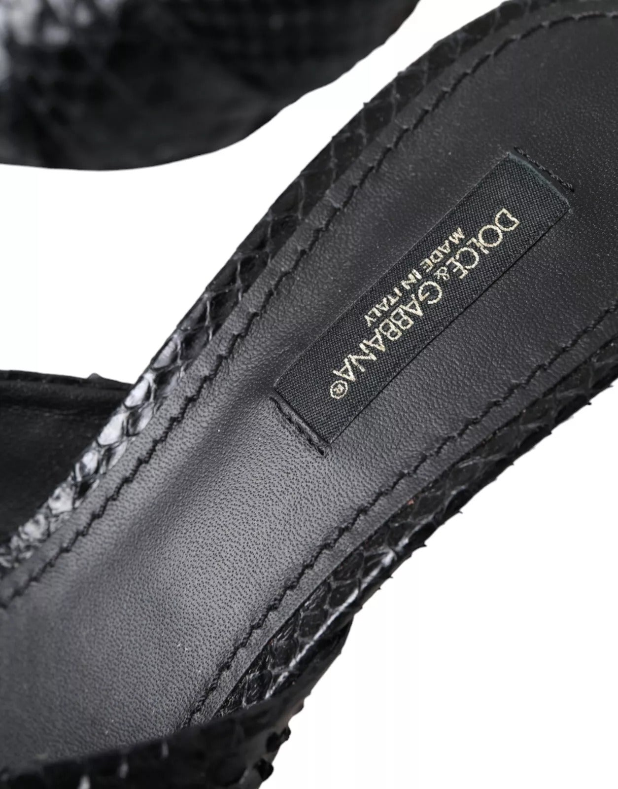 Sandale Dolce &amp; Gabbana din piele neagră cu toc și model piton