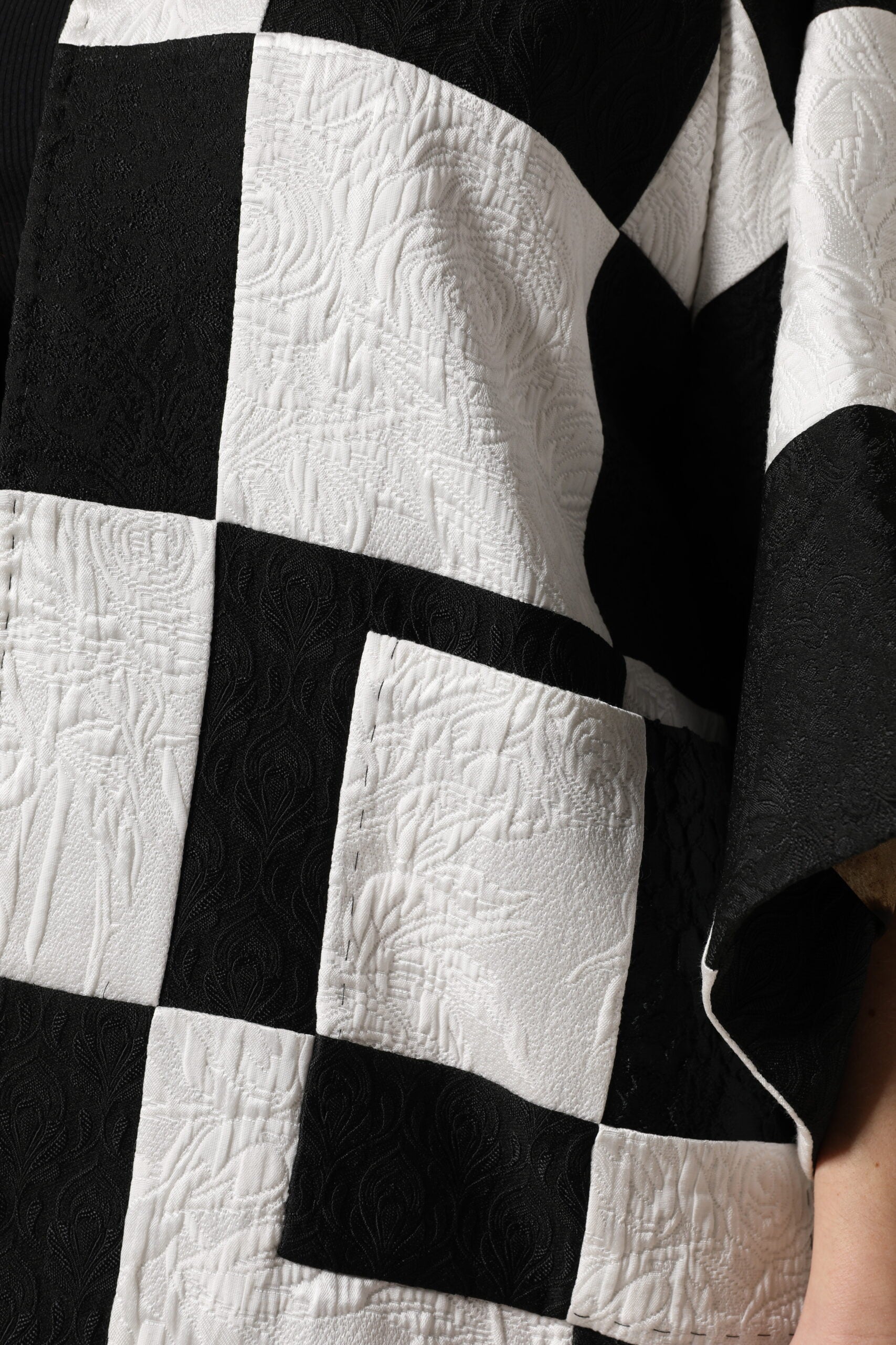 Sacou Dolce &amp; Gabbana alb-negru cu imprimeu jacquard și model patchwork