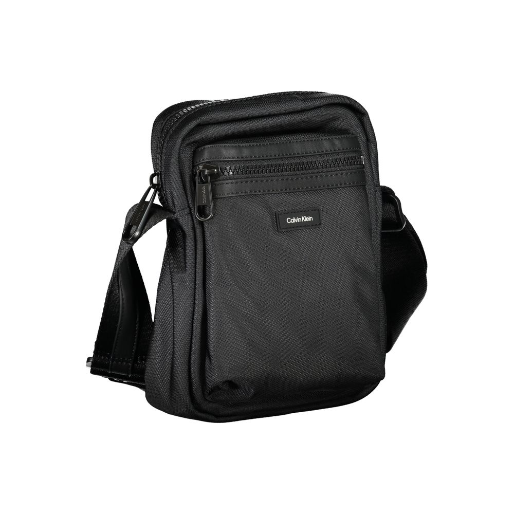 Calvin Klein – Elegante, schwarze, recycelte Schultertasche