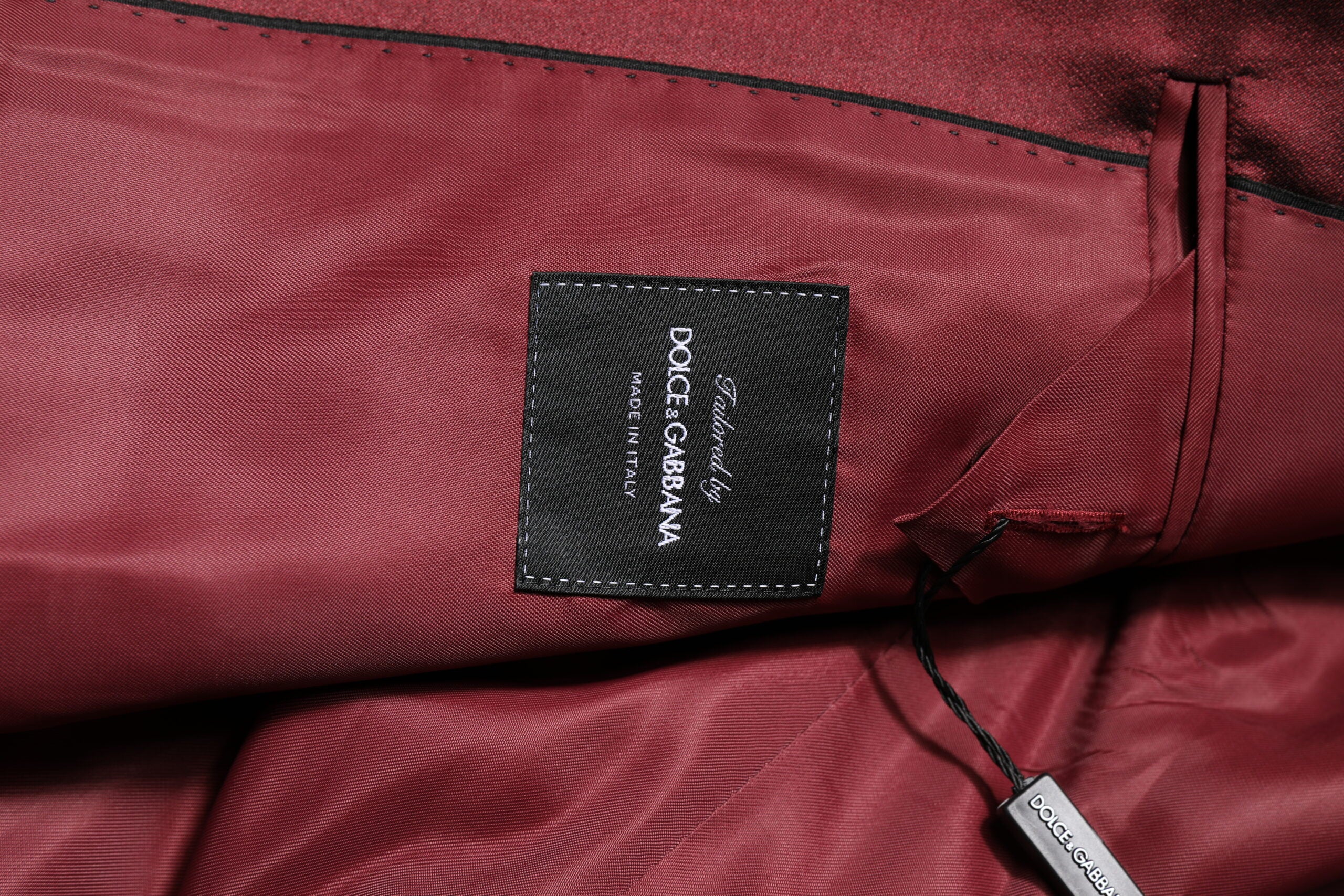 Costum Dolce &amp; Gabbana Bordeaux din mătase, cu două piese, cu un singur rând de nasturi