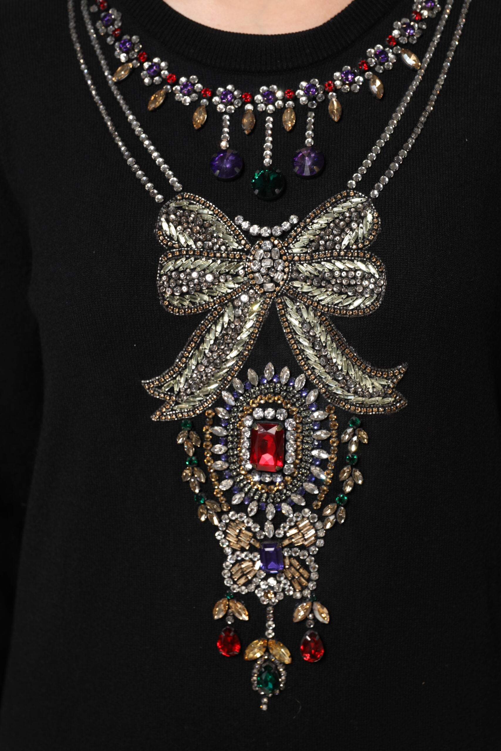 Dolce &amp; Gabbana Schwarzer Kaschmirpullover mit Kristallverzierung