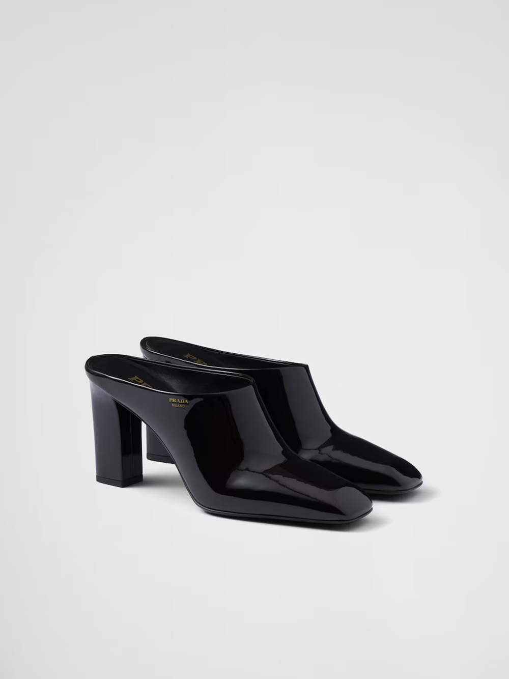 Sandale cu toc din piele lăcuită Prada