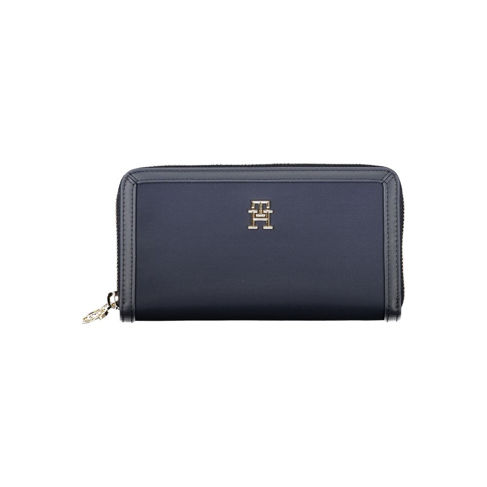 Portofel Tommy Hilfiger Chic Sustainable albastru cu fermoar securizat