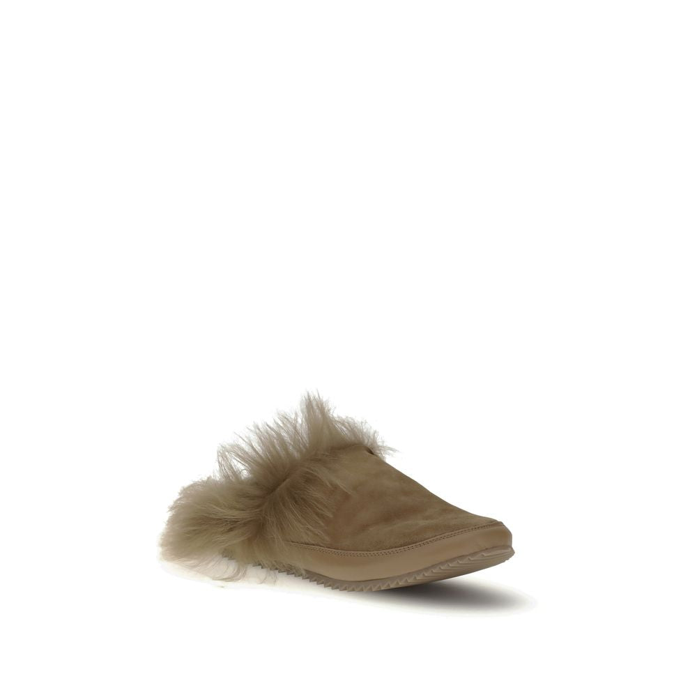Pedro García Mules with pile